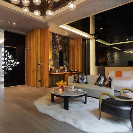 Mulan Motel Taichung Exterior photo